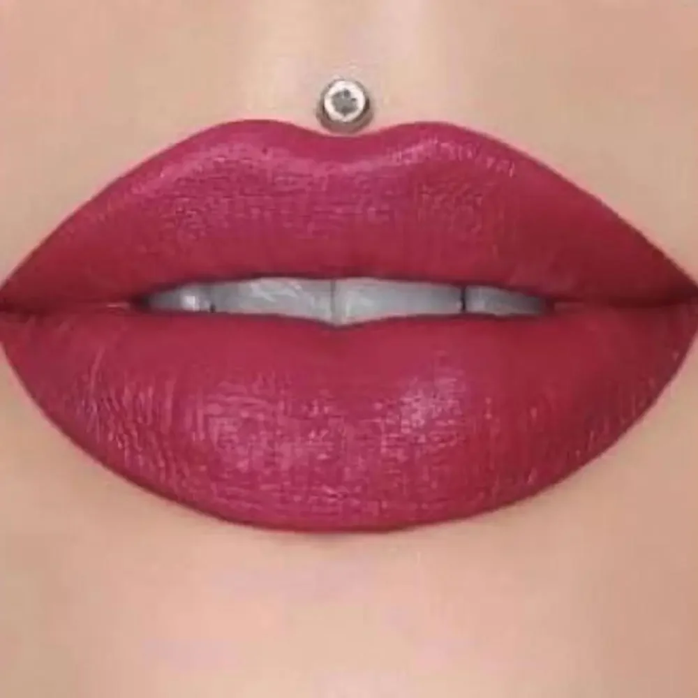 NIB Jeffree Star Velvet Trap Lipstick in Entrapment Full Size 4g